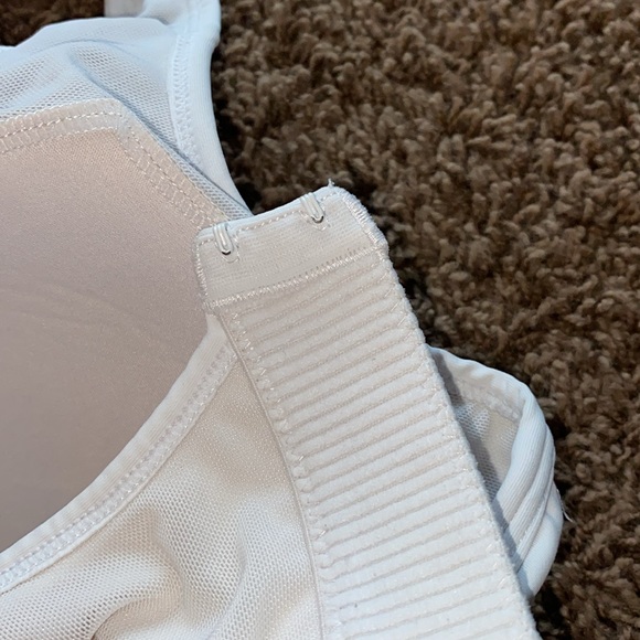 Yvette Criss Cross Adjustable Strap Sports Bra - Picture 7 of 9